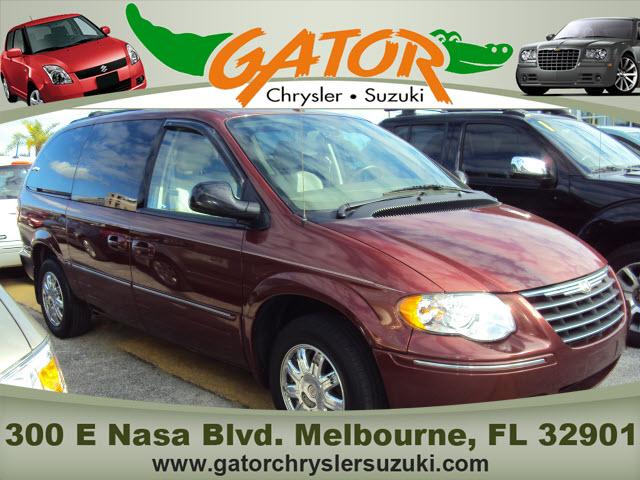 Chrysler Town and Country SLT 25 MiniVan