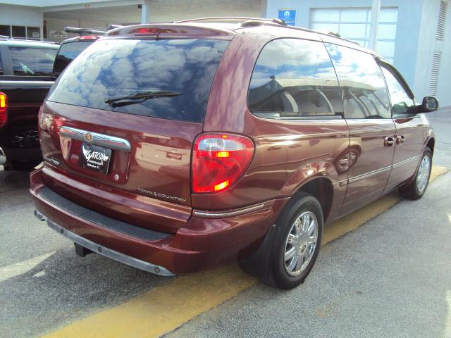 Chrysler Town and Country 2007 photo 2