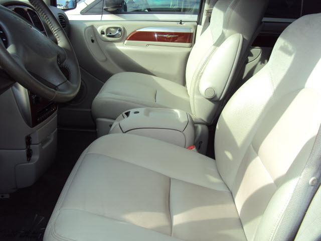 Chrysler Town and Country 2007 photo 3