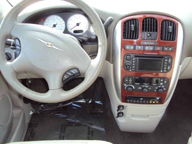 Chrysler Town and Country 2007 photo 5