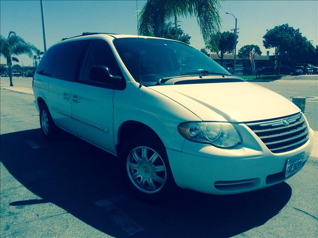 Chrysler Town and Country T6 AWD Moon Roof Leather MiniVan