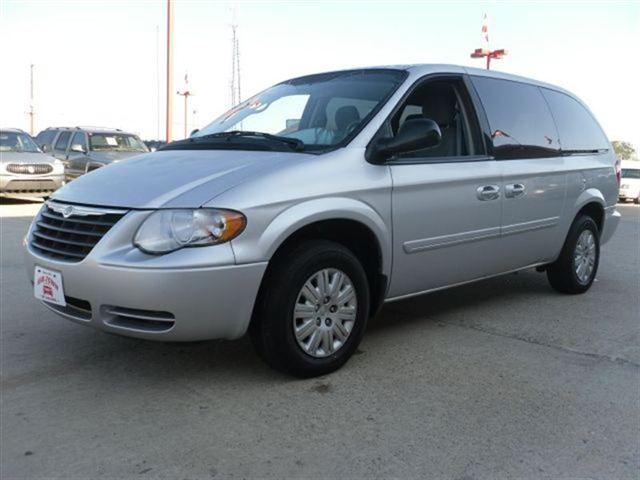 Chrysler Town and Country 2007 photo 3