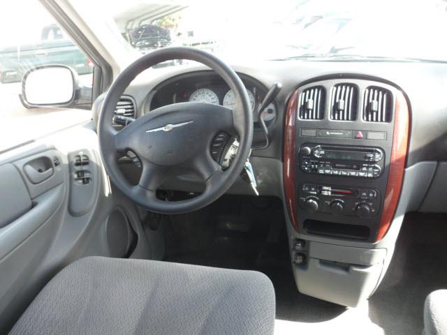 Chrysler Town and Country 2007 photo 5