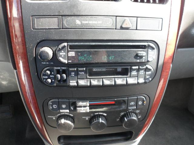 Chrysler Town and Country 2007 photo 1