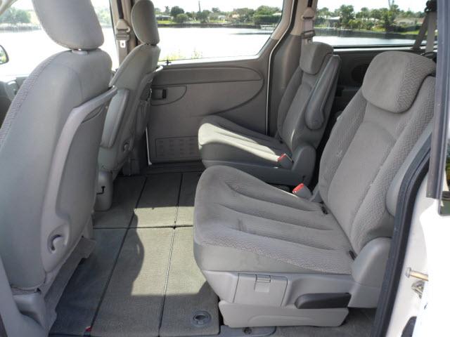 Chrysler Town and Country 2007 photo 4