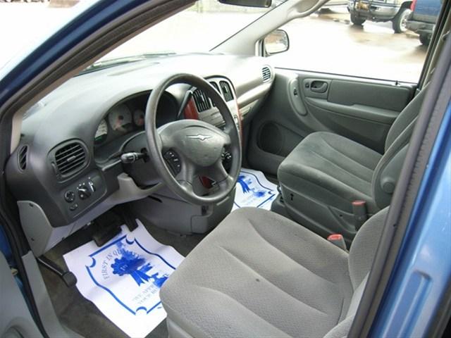 Chrysler Town and Country 2007 photo 3