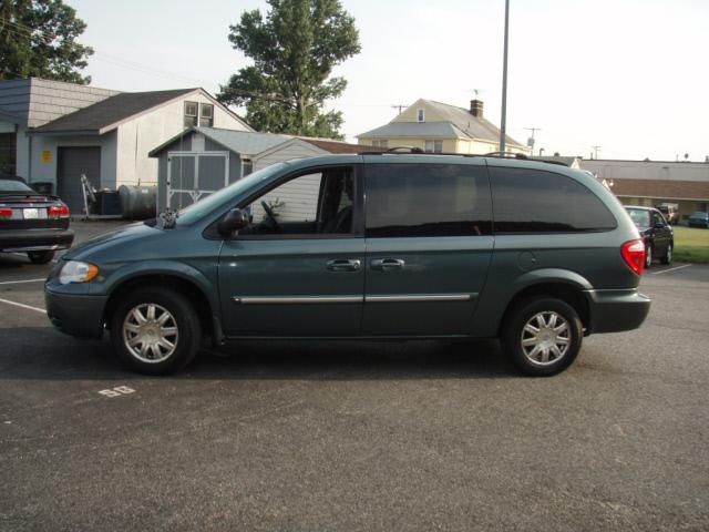 Chrysler Town and Country 2007 photo 1
