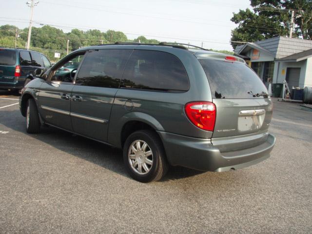 Chrysler Town and Country 2007 photo 2