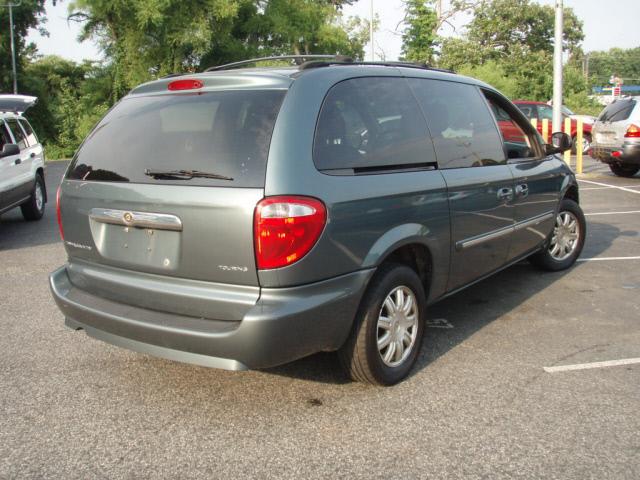 Chrysler Town and Country 2007 photo 5