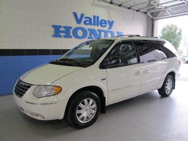 Chrysler Town and Country 3.5 MiniVan