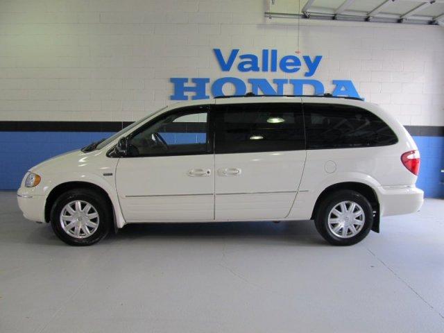 Chrysler Town and Country 2007 photo 1
