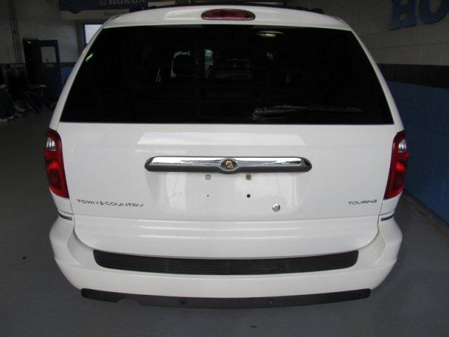 Chrysler Town and Country 2007 photo 2