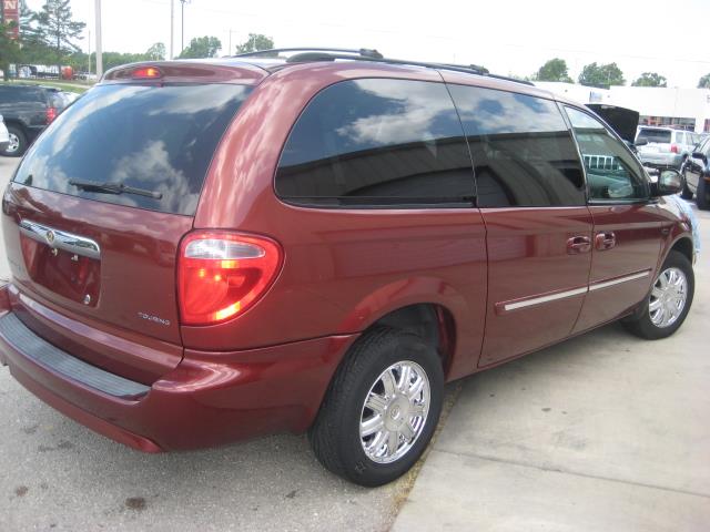 Chrysler Town and Country 2007 photo 1