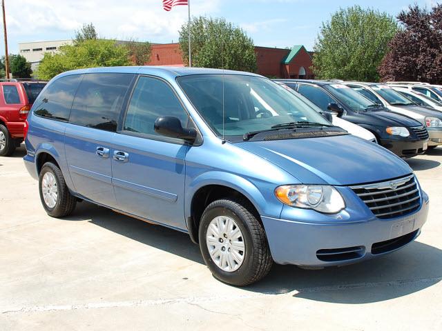 Chrysler Town and Country 2007 photo 1