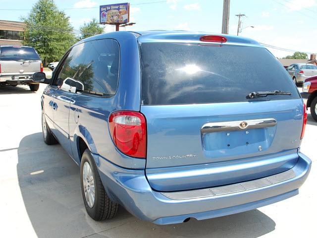 Chrysler Town and Country 2007 photo 3