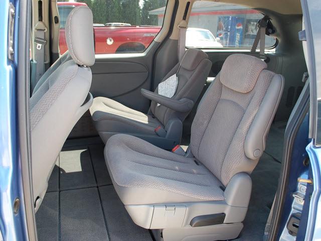 Chrysler Town and Country 2007 photo 5
