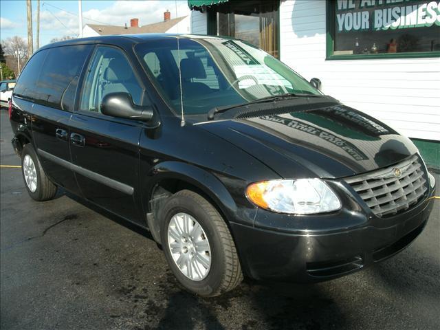 Chrysler Town and Country 2007 photo 1