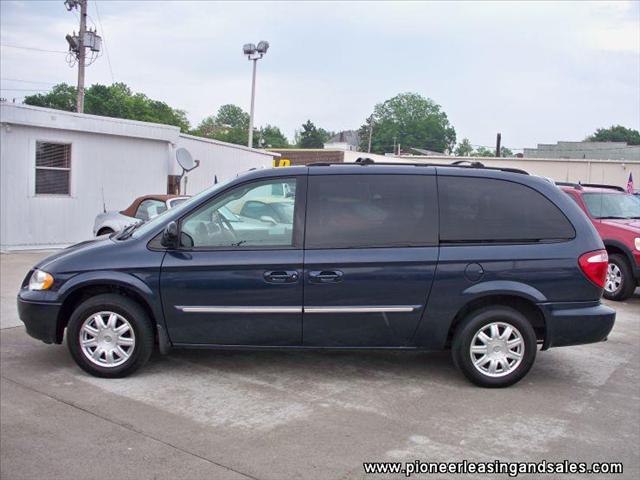 Chrysler Town and Country 2007 photo 5