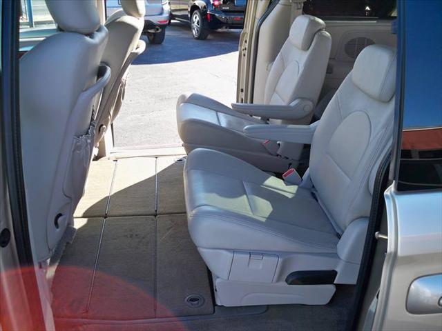 Chrysler Town and Country 2007 photo 4