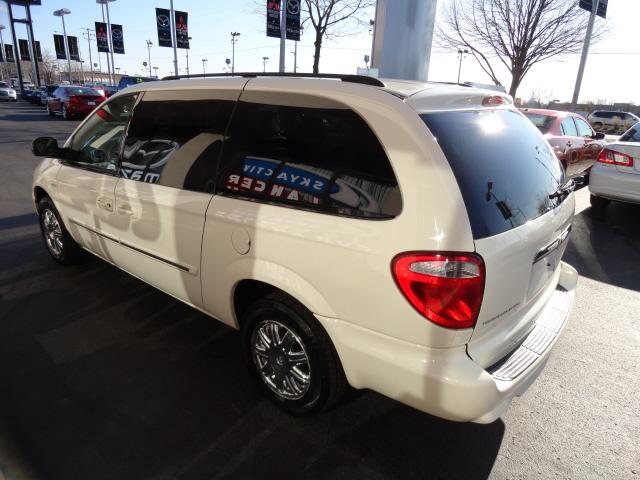 Chrysler Town and Country 2007 photo 5