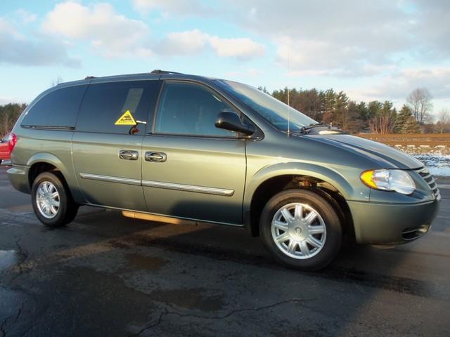Chrysler Town and Country 3.5 MiniVan