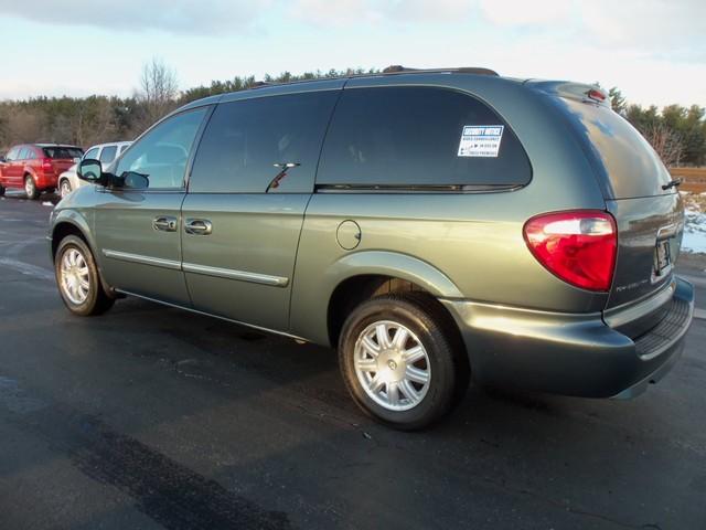 Chrysler Town and Country 2007 photo 3