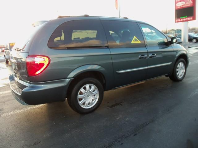 Chrysler Town and Country 2007 photo 5