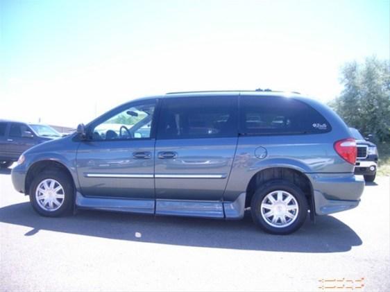 Chrysler Town and Country 2007 photo 1