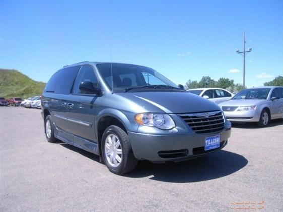 Chrysler Town and Country 2007 photo 5