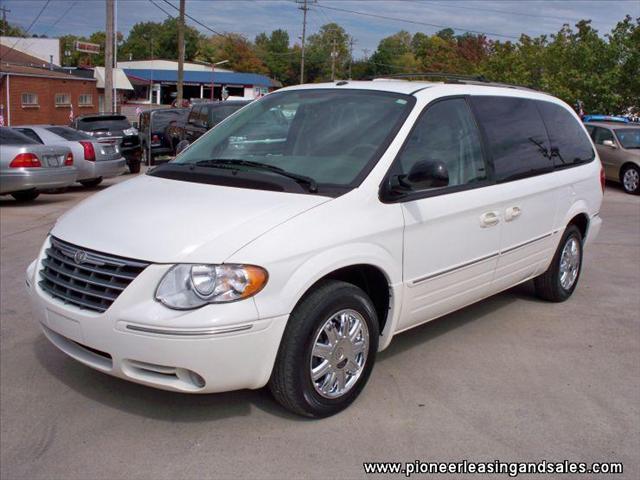 Chrysler Town and Country 2007 photo 1