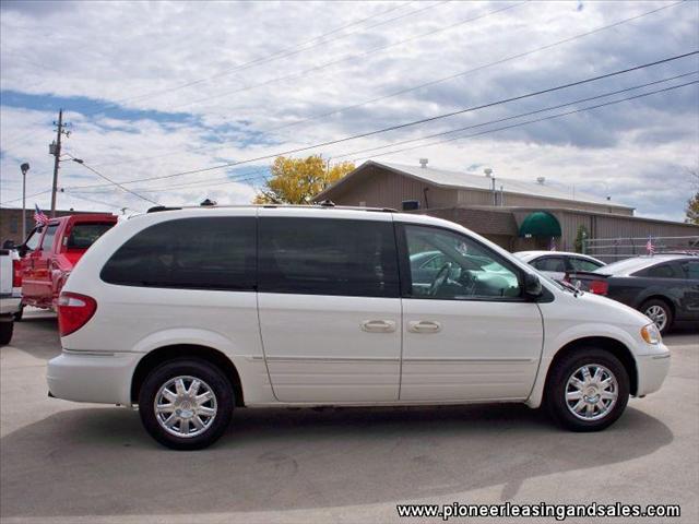 Chrysler Town and Country 2007 photo 4