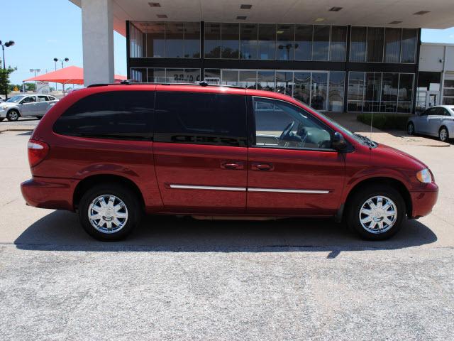 Chrysler Town and Country 2007 photo 3