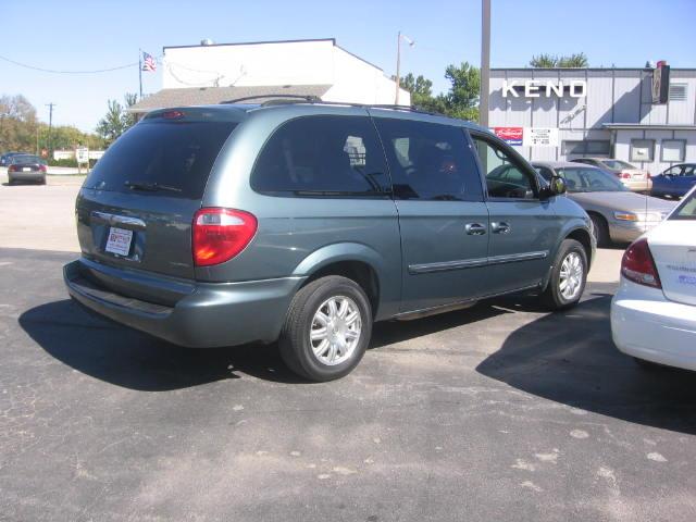 Chrysler Town and Country 2007 photo 2