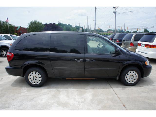 Chrysler Town and Country 2007 photo 1