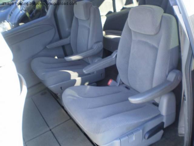 Chrysler Town and Country 2007 photo 3