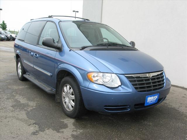 Chrysler Town and Country 3.5 MiniVan