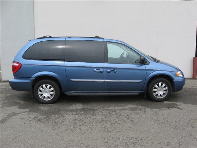 Chrysler Town and Country 2007 photo 1