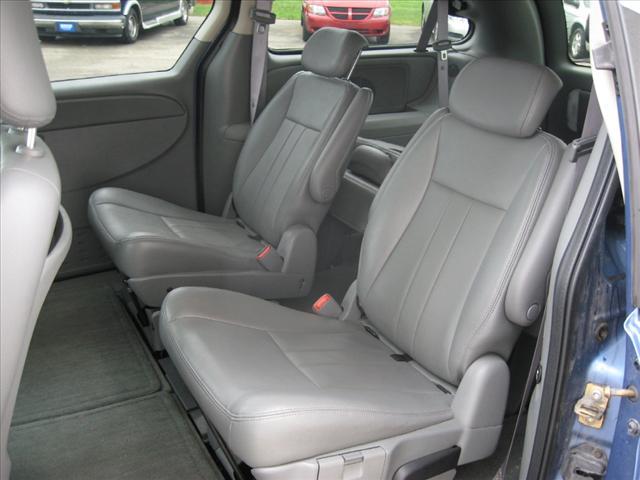 Chrysler Town and Country 2007 photo 3