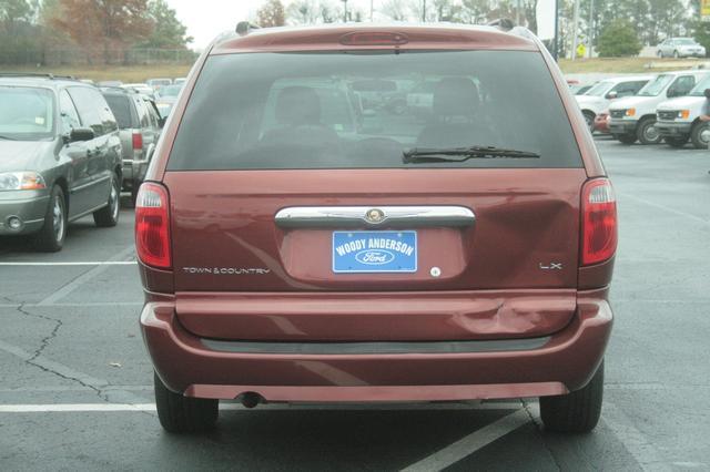 Chrysler Town and Country 2007 photo 4