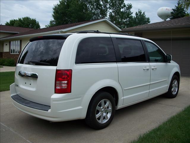 Chrysler Town and Country 2008 photo 3