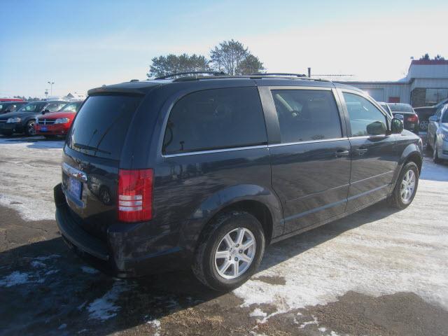 Chrysler Town and Country 2008 photo 2