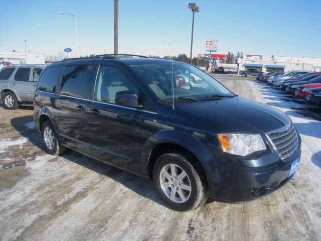 Chrysler Town and Country 2008 photo 3