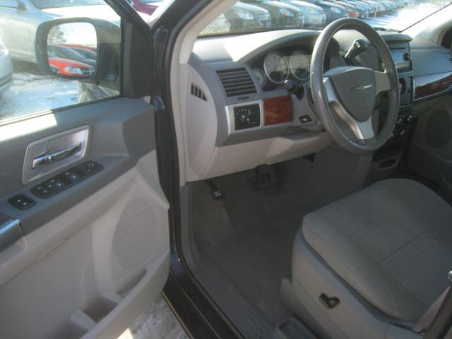 Chrysler Town and Country 2008 photo 4
