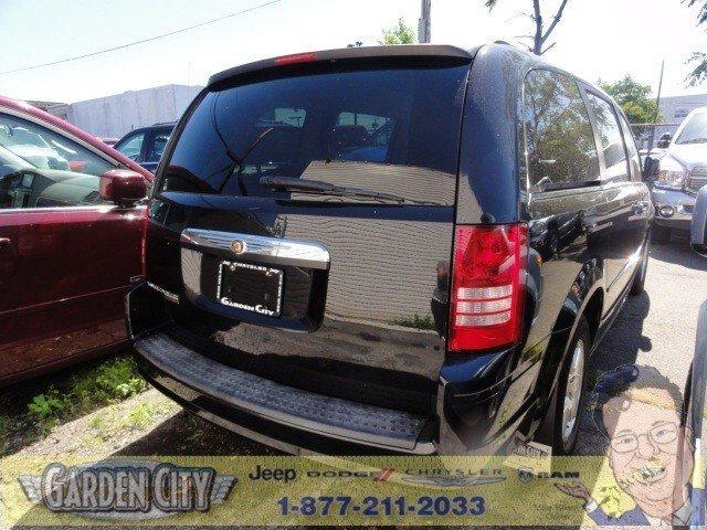 Chrysler Town and Country 2008 photo 1