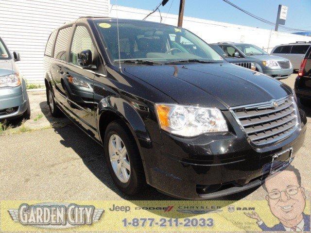 Chrysler Town and Country 2008 photo 2