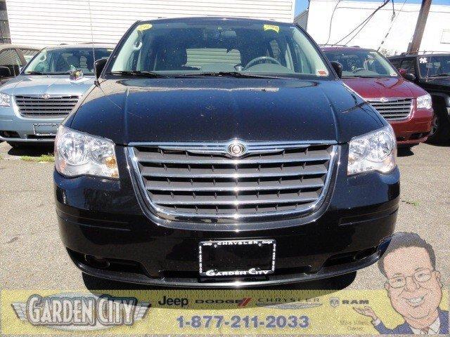 Chrysler Town and Country 2008 photo 3