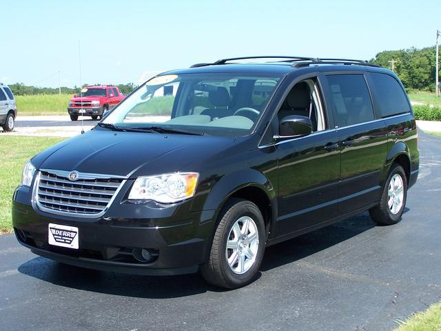 Chrysler Town and Country 2008 photo 1