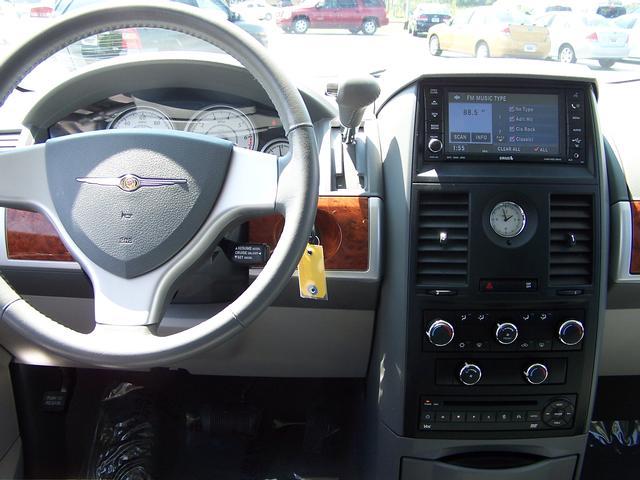 Chrysler Town and Country 2008 photo 5