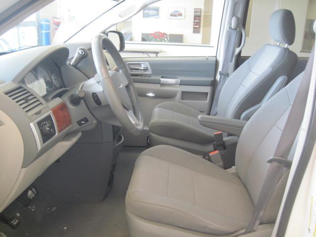 Chrysler Town and Country 2008 photo 4