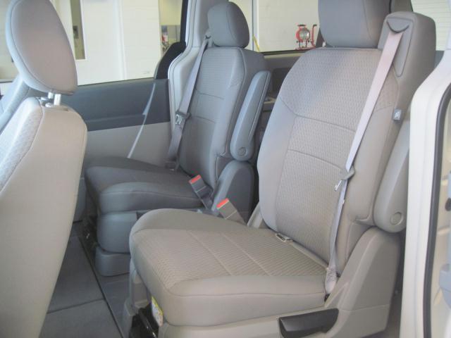 Chrysler Town and Country 2008 photo 5